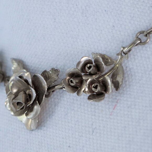 Vintage 80s Silver Tone Tin Formed Rose Necklace - Picture 2 of 8
